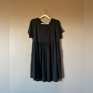 Black stretchy dress with pockets!